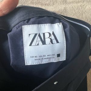 Brand new Navy blue mens dress pants from Zara. Size 32 waist. Never worn.